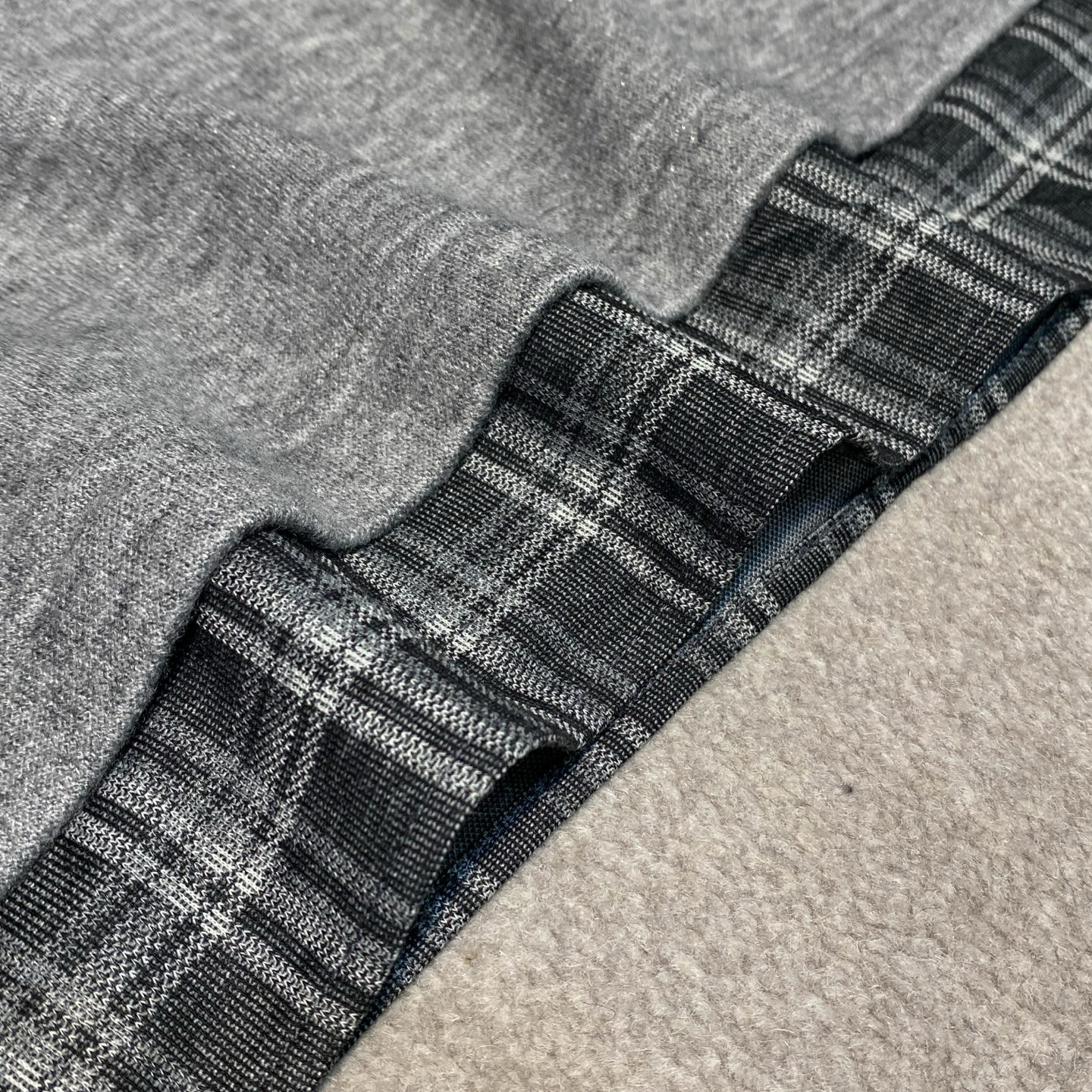 A+ 실버 울 블렌드 체크 레이어드 그레이 티셔츠 21