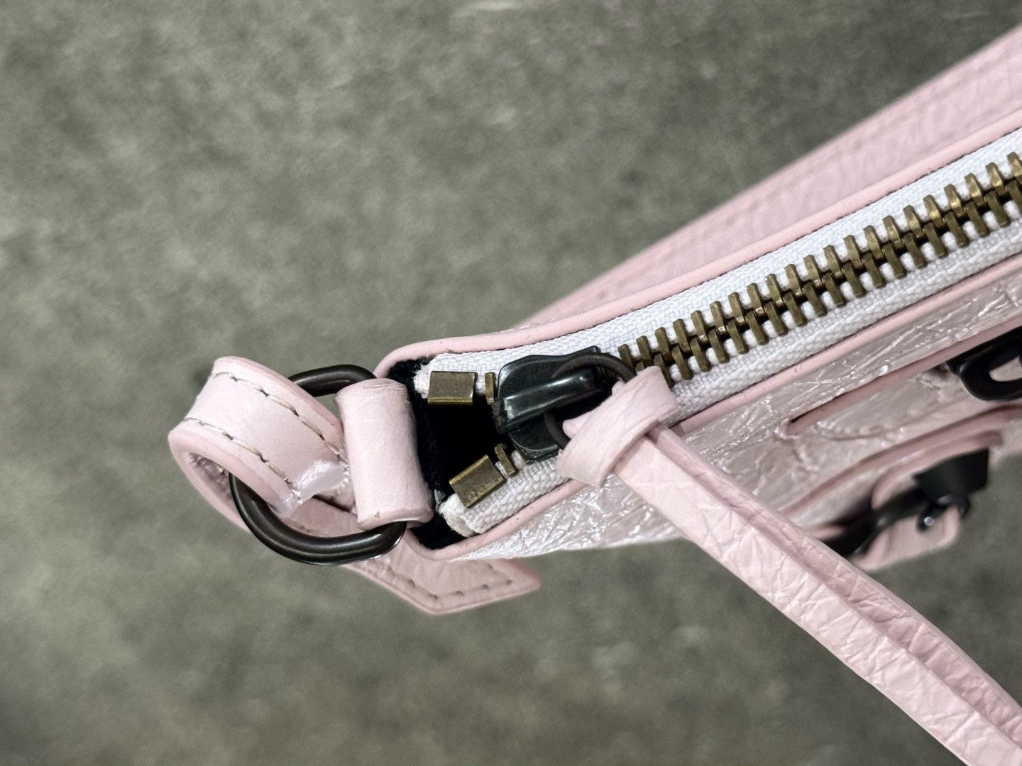 BALENCIAGA 발렌시아가 Le City 미니 숄더백 핑크 16