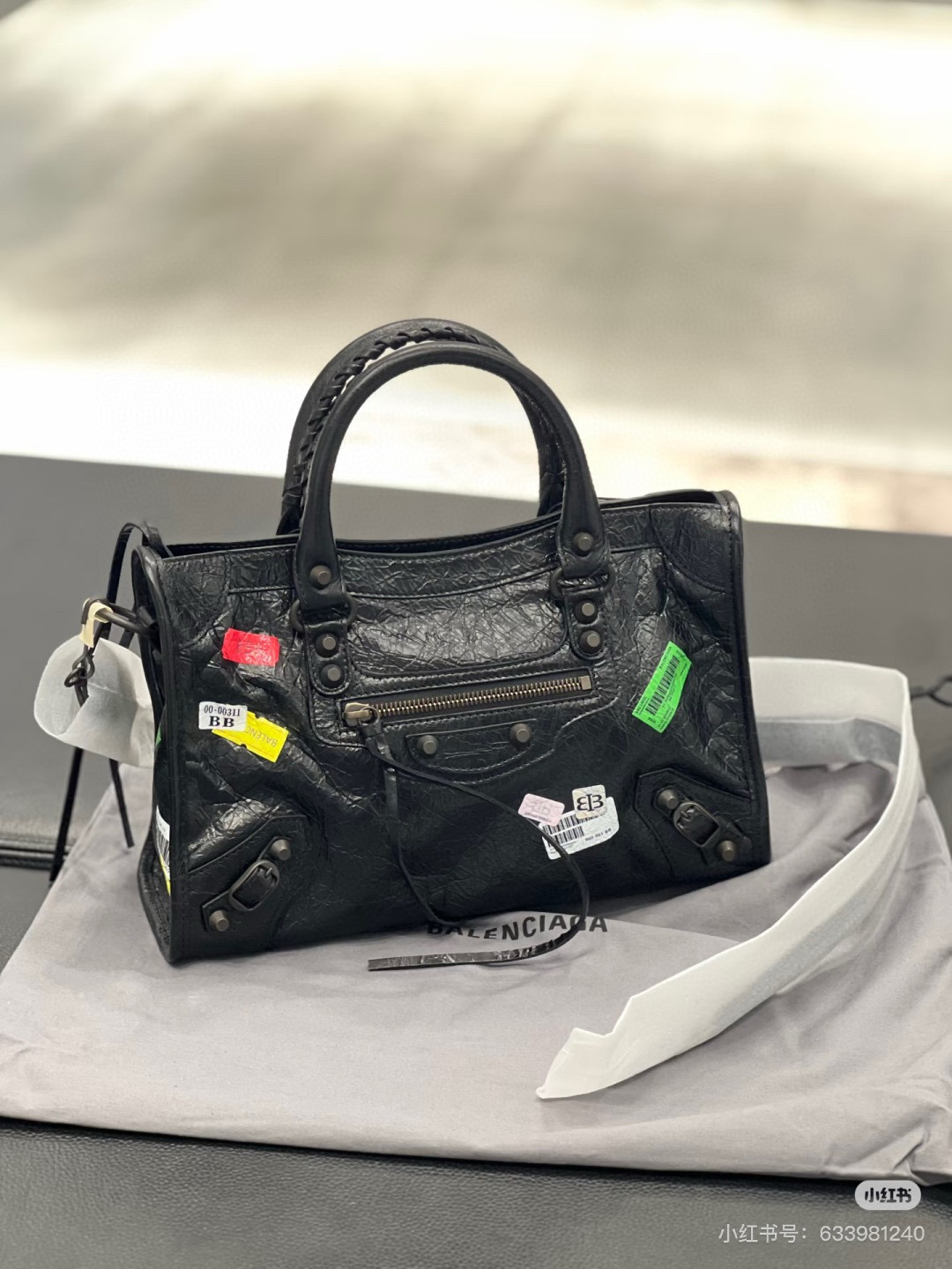 BALENCIAGA 발렌시아가 LE CITY 오일가죽 1
