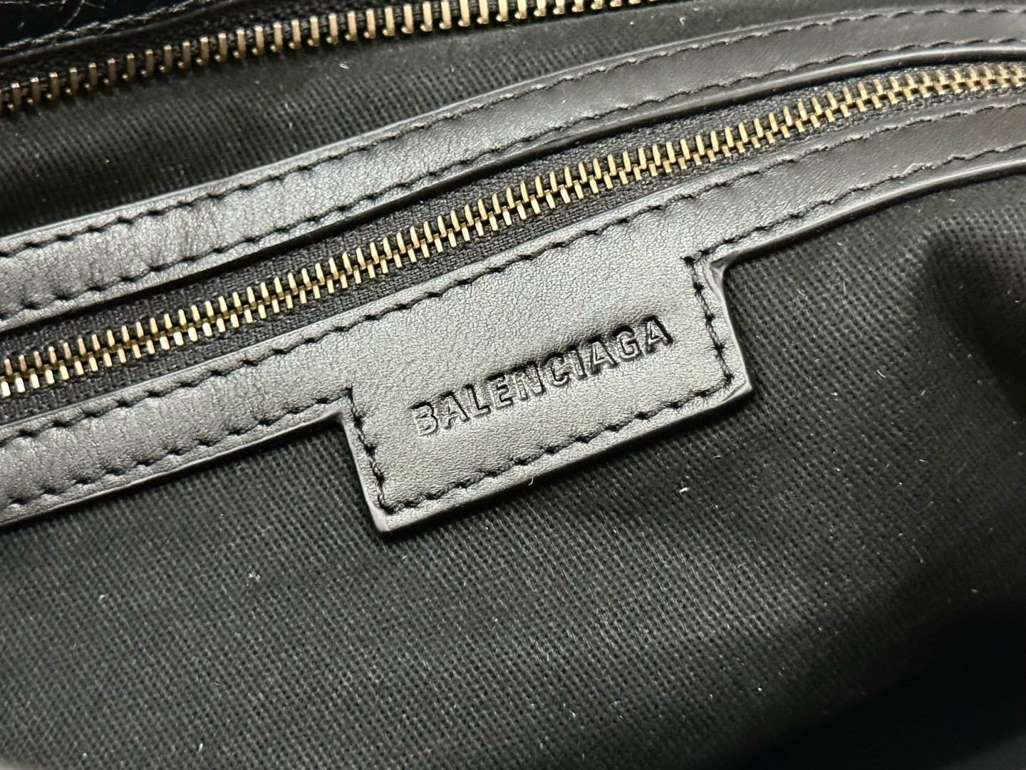 BALENCIAGA 발렌시아가 LE CITY 오일가죽 15