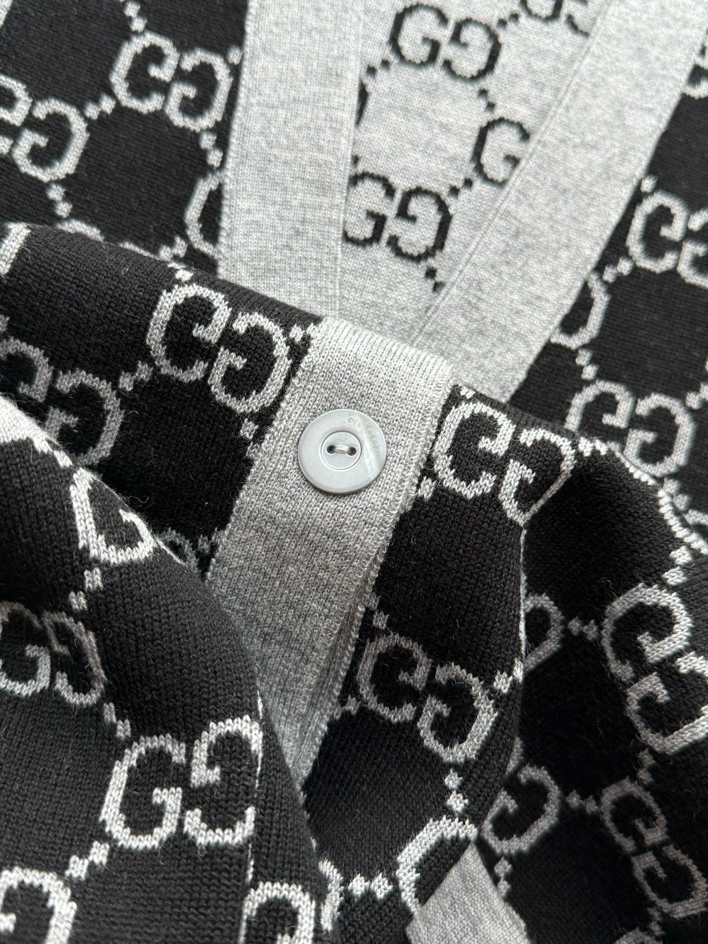 Gucci 구찌 GG 로고 리버서블 울 가디건 14