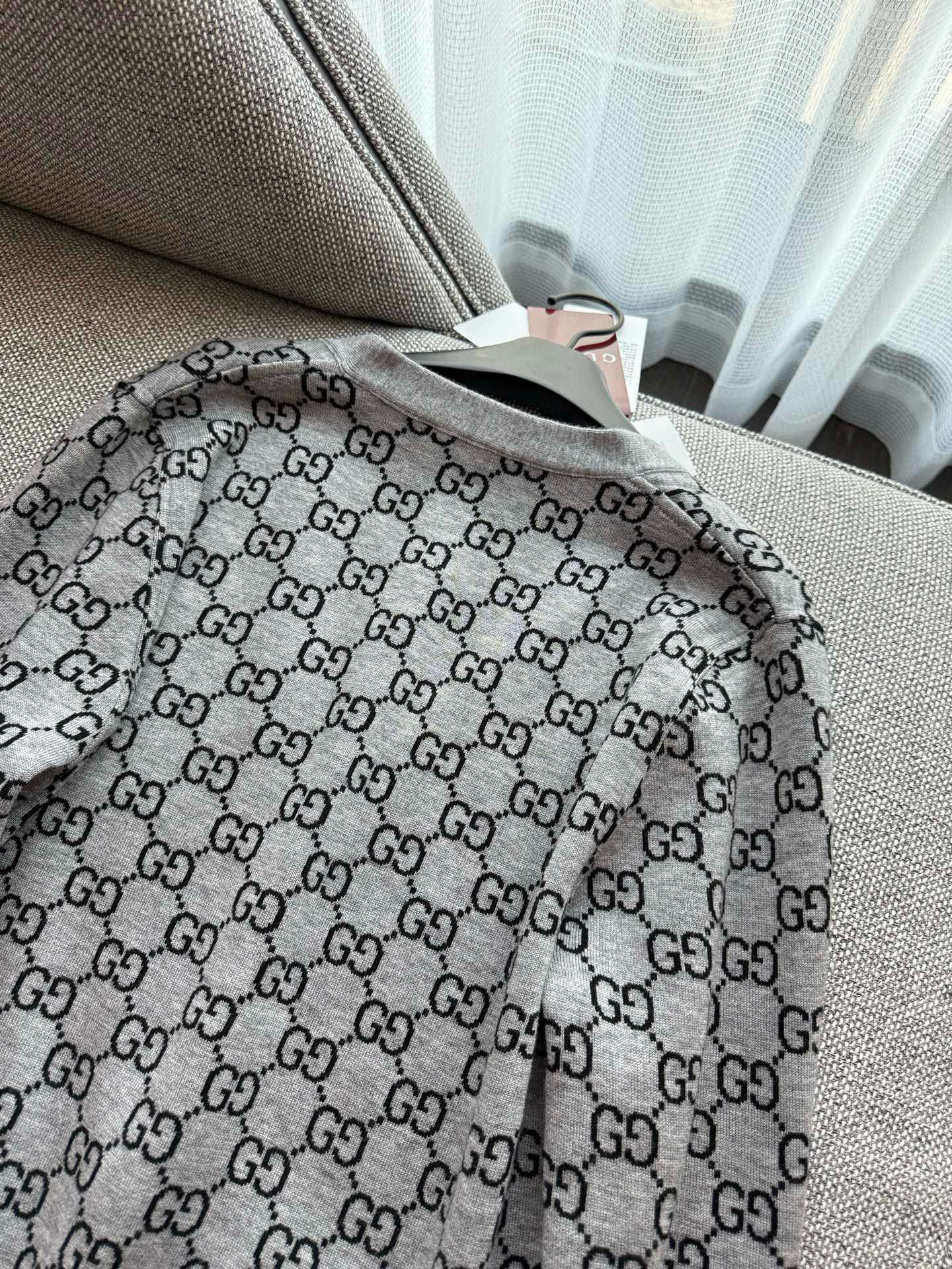 Gucci 구찌 GG 로고 리버서블 울 가디건 25