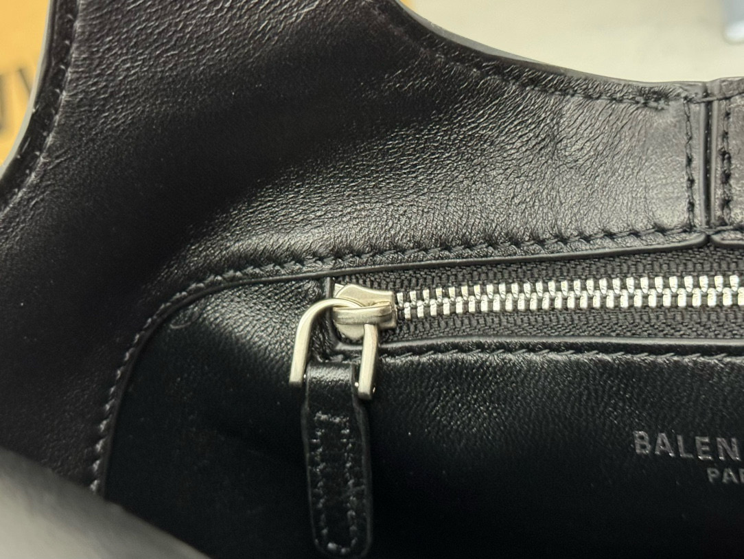 Balenciaga Locker Hobo 발렌시아가 락커 호보 스몰 토트백 24