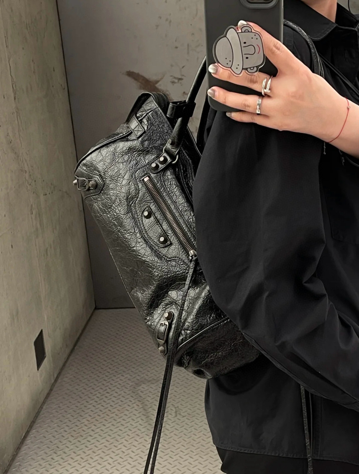 BALENCIAGA 발렌시아가 LE CITY 그린 이스트웨스트 오일드 레더 숄더백 2