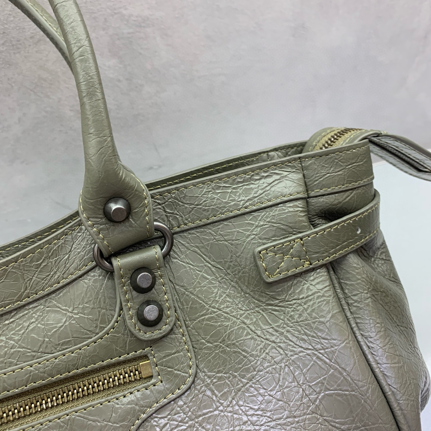 BALENCIAGA 발렌시아가 LE CITY 그린 이스트웨스트 오일드 레더 숄더백 9