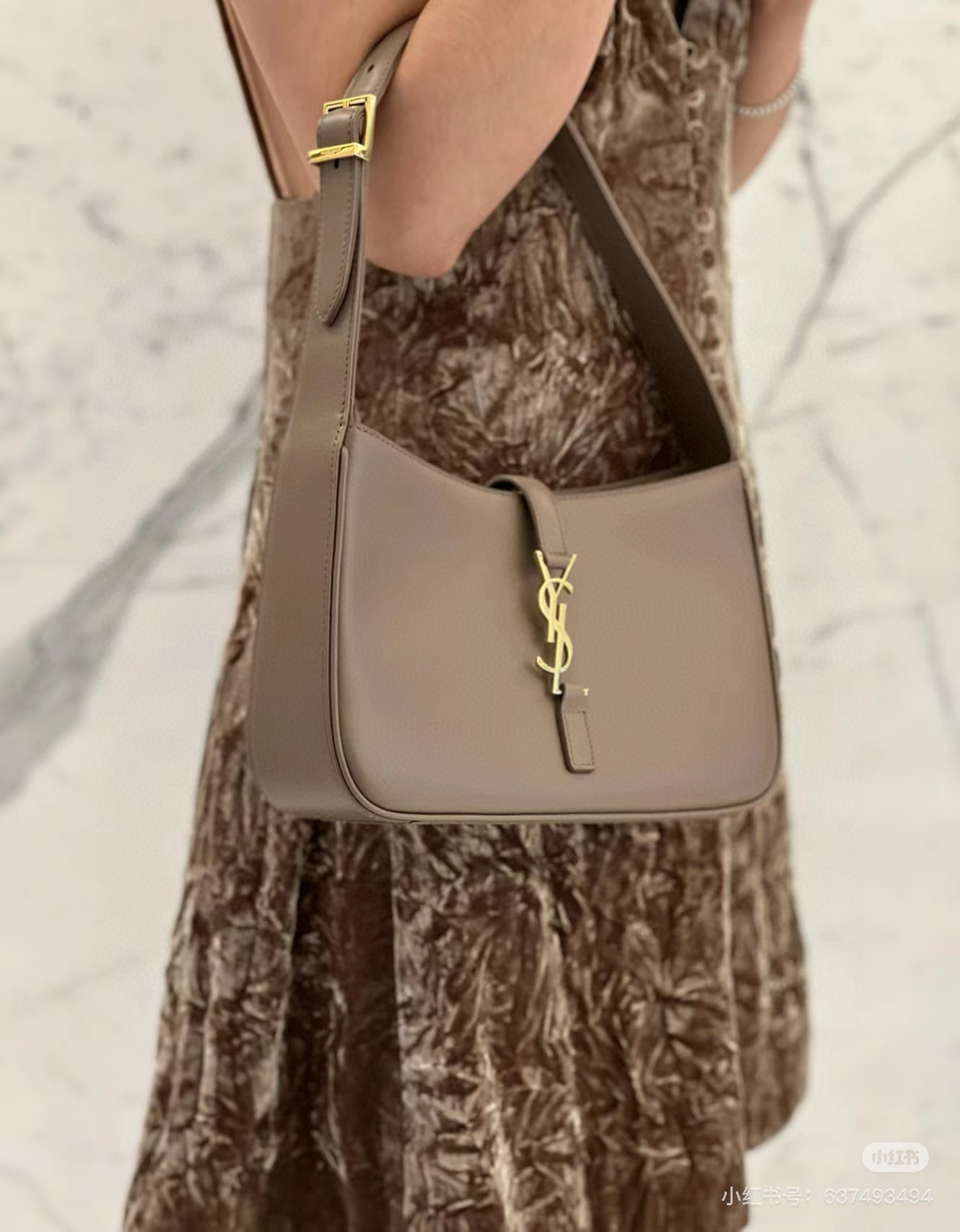 SAINT LAURENT LE 5 À 7 4