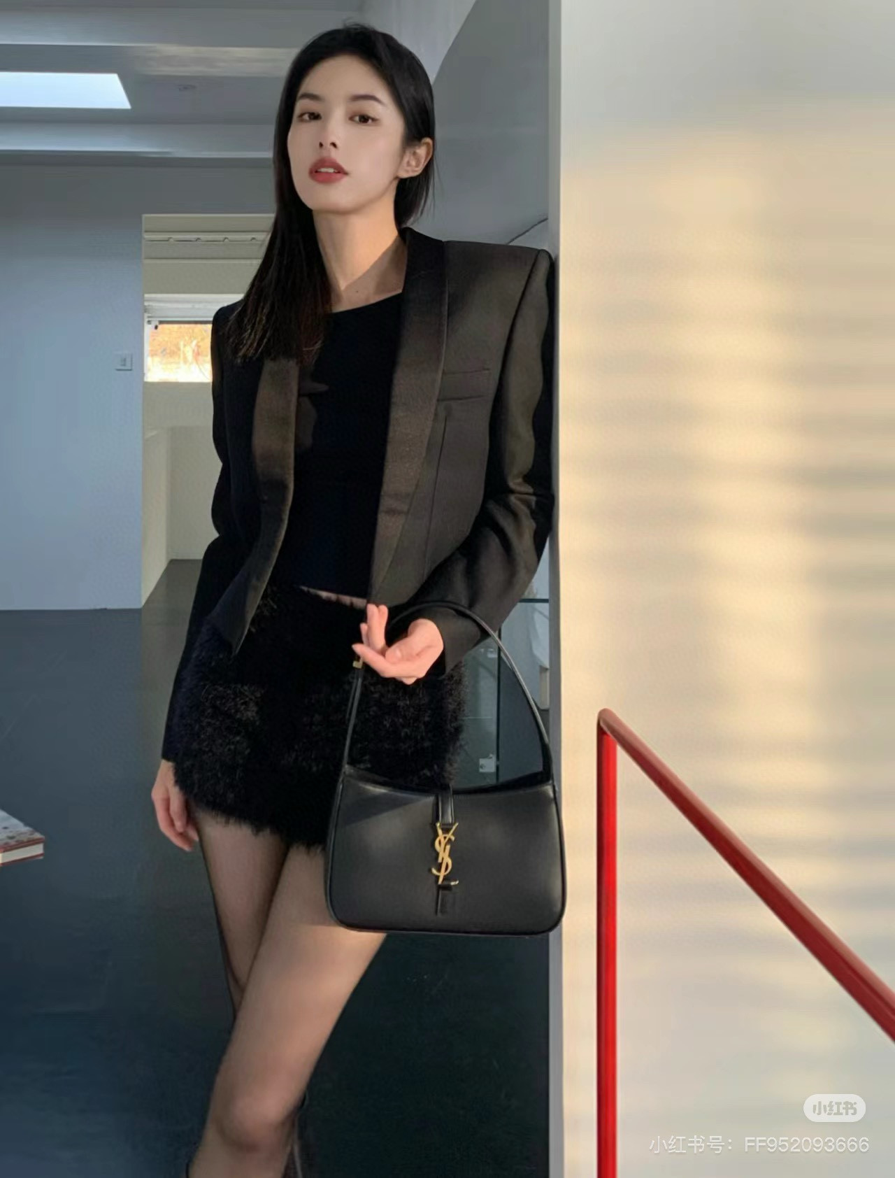 SAINT LAURENT LE 5 À 7 악어가죽 패턴 블랙 숄더백 4