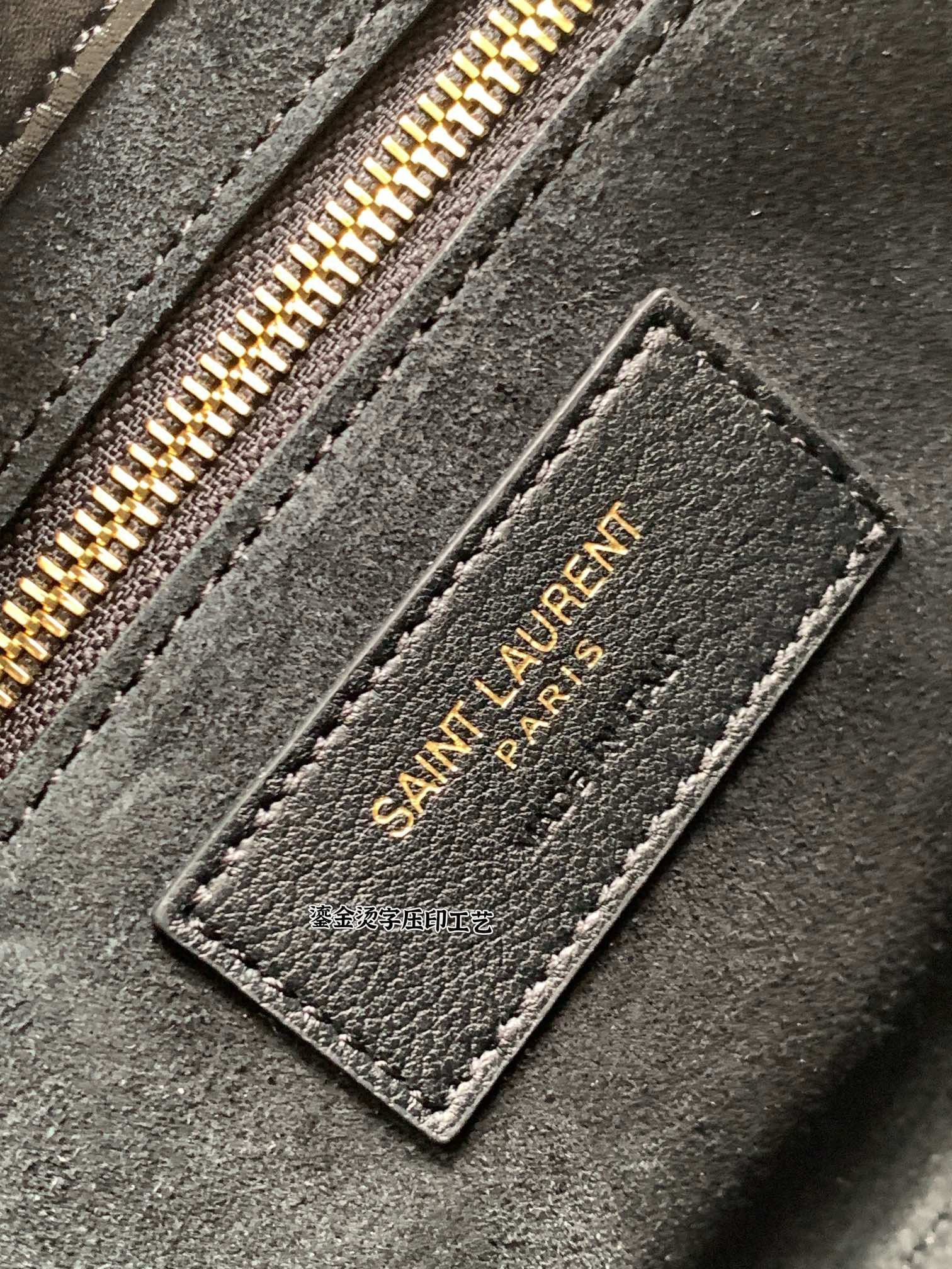 SAINT LAURENT LE 5 À 7 악어가죽 패턴 블랙 숄더백 21