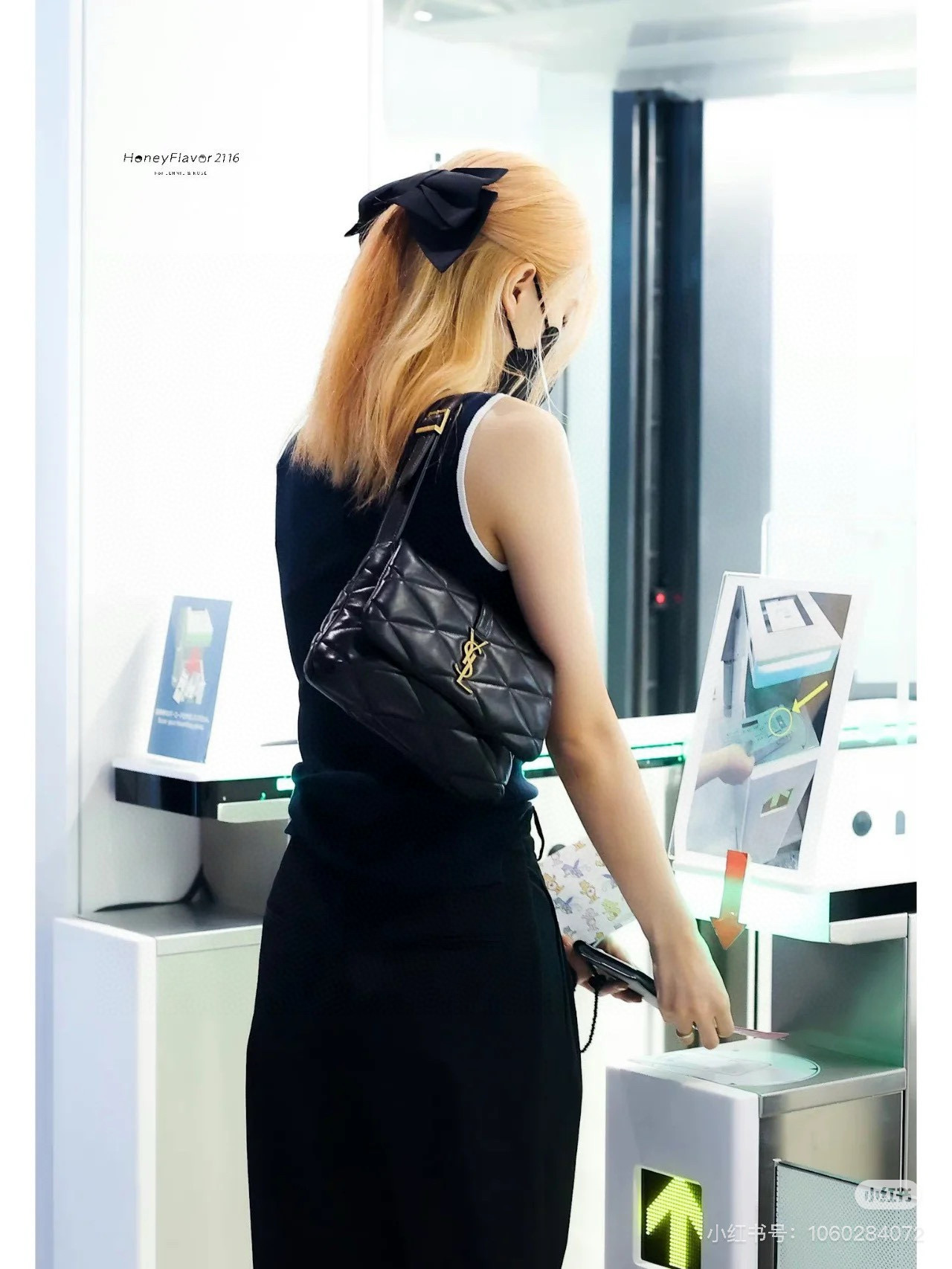 Saint Laurent LE 5 À 7 퀼티드 숄더백 9