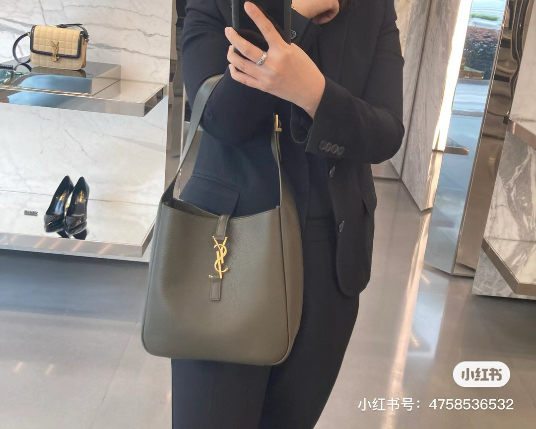 SAINT LAURENT LE 5 À 7 소형 부드러운 그레인 가죽 숄더백 7