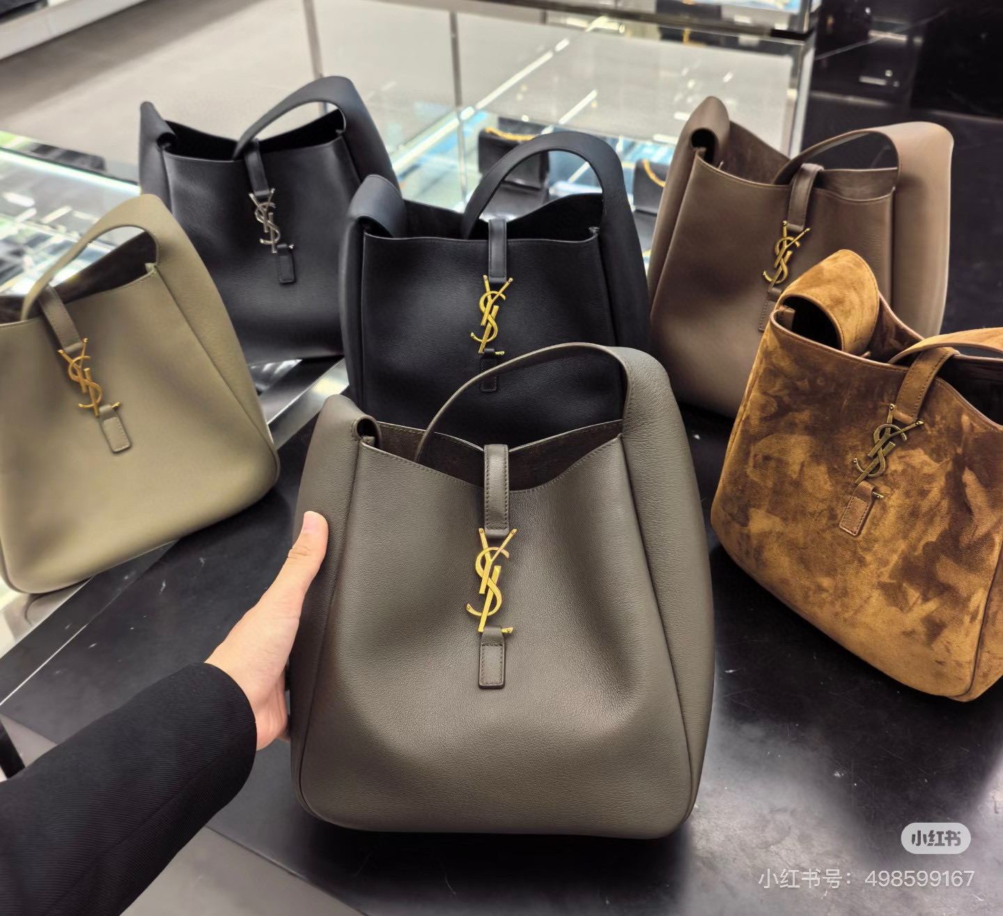 SAINT LAURENT LE 5 À 7 소형 부드러운 그레인 가죽 숄더백 9