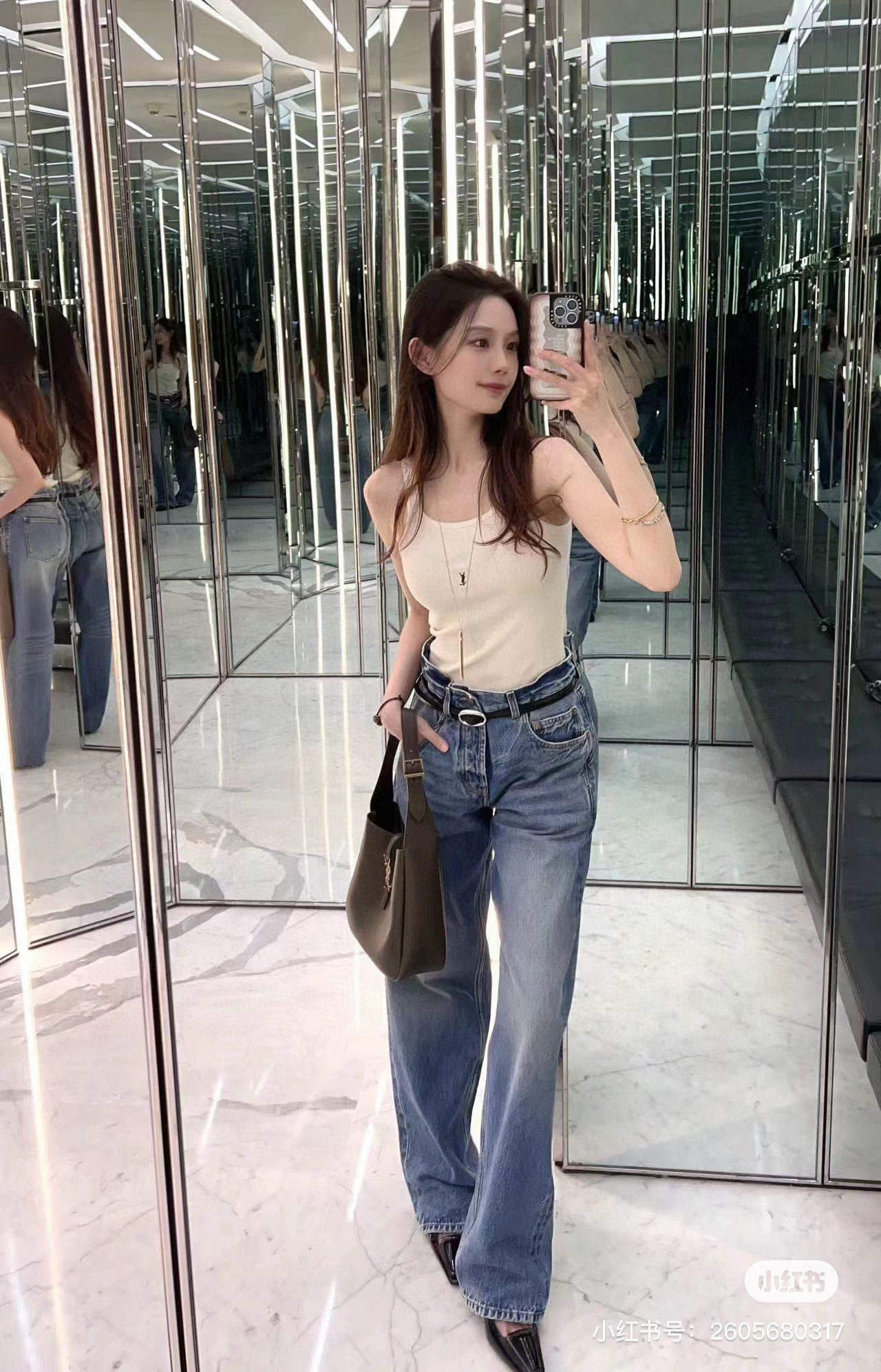 SAINT LAURENT LE 5 À 7 소형 부드러운 그레인 가죽 숄더백 10