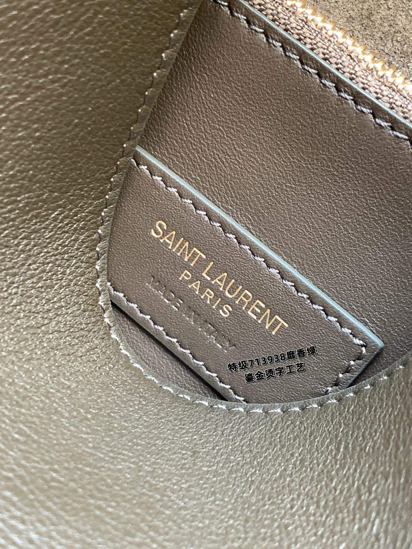 SAINT LAURENT LE 5 À 7 소형 부드러운 그레인 가죽 숄더백 22