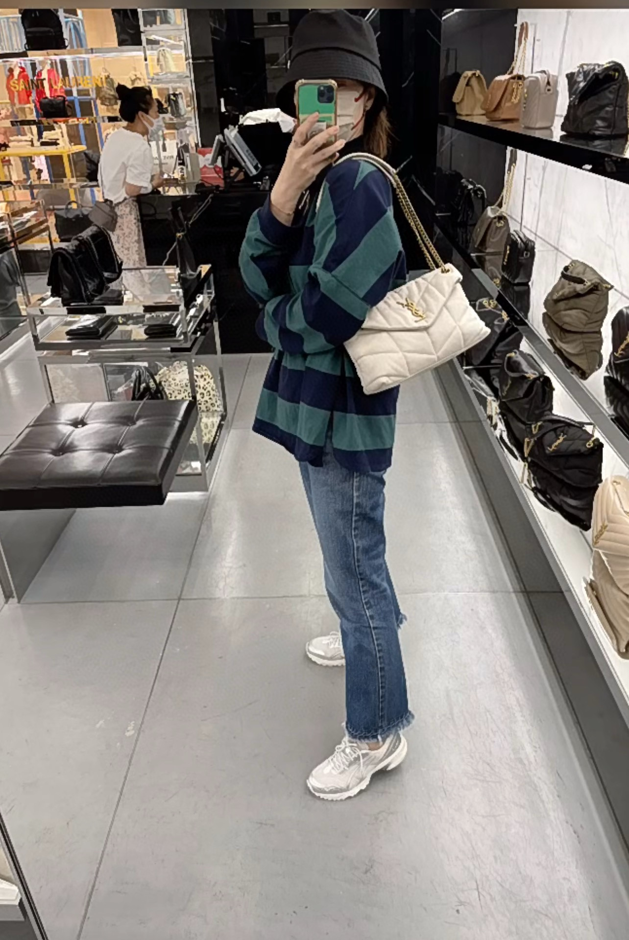 SAINT LAURENT PUFFER 소형 양가죽 숄더백 6