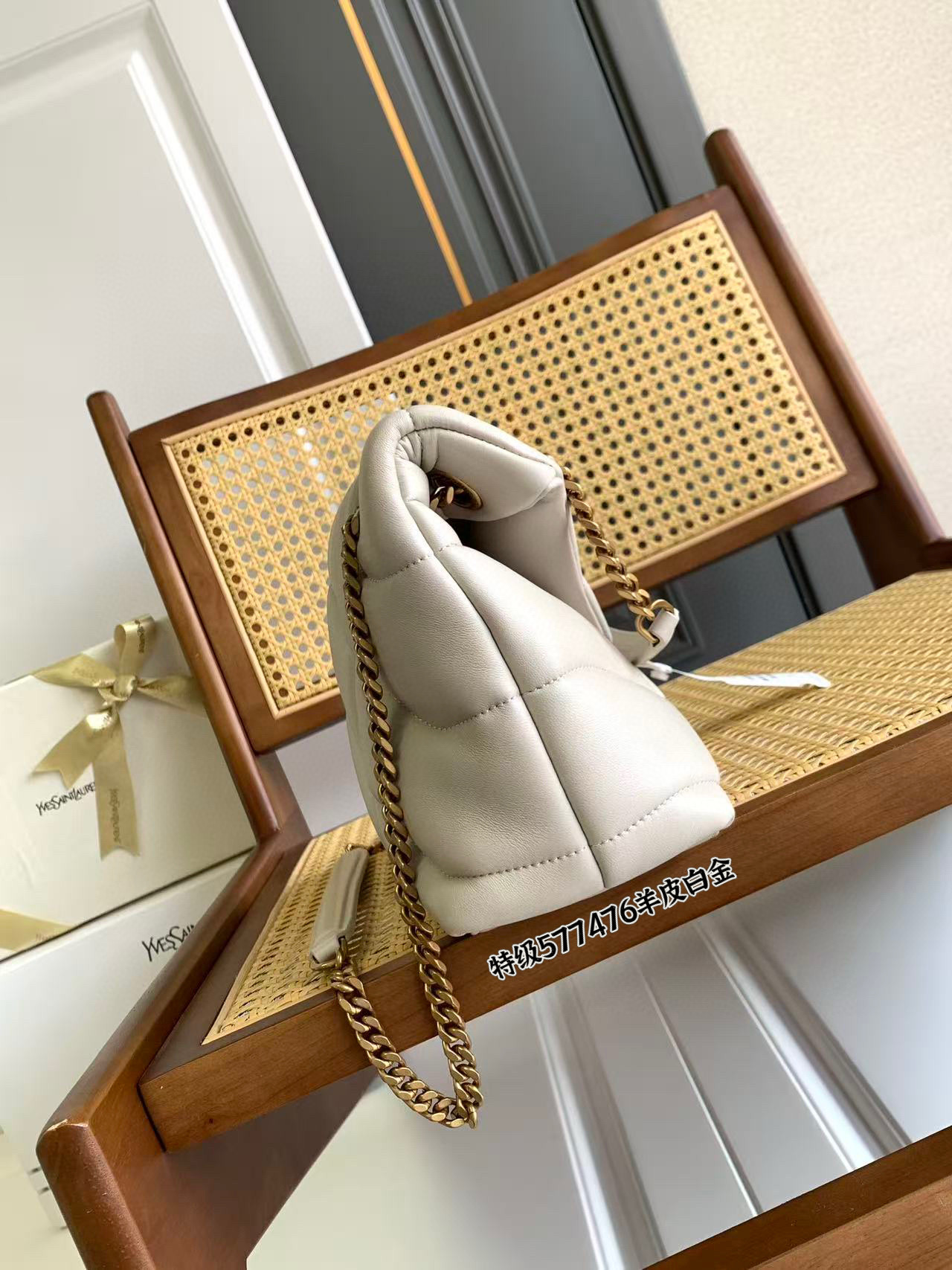 SAINT LAURENT PUFFER 소형 양가죽 숄더백 17