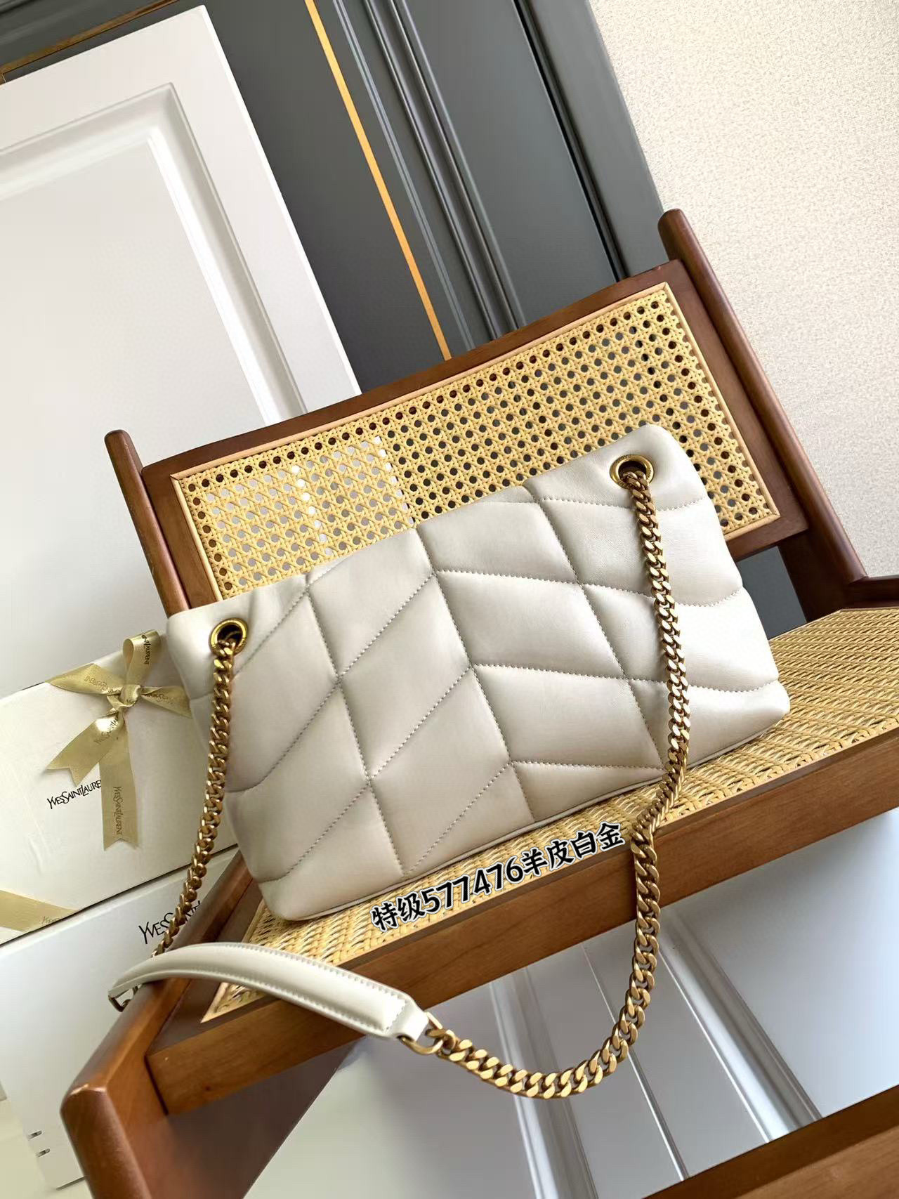 SAINT LAURENT PUFFER 소형 양가죽 숄더백 18