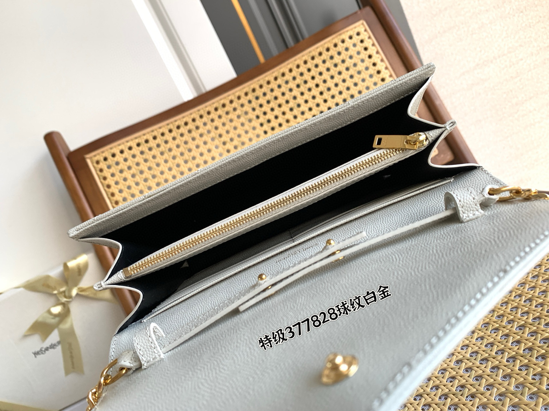 SAINT LAURENT CASSANDRE ENVELOPE 그레인 가죽 체인 월렛 복고 화이트 14