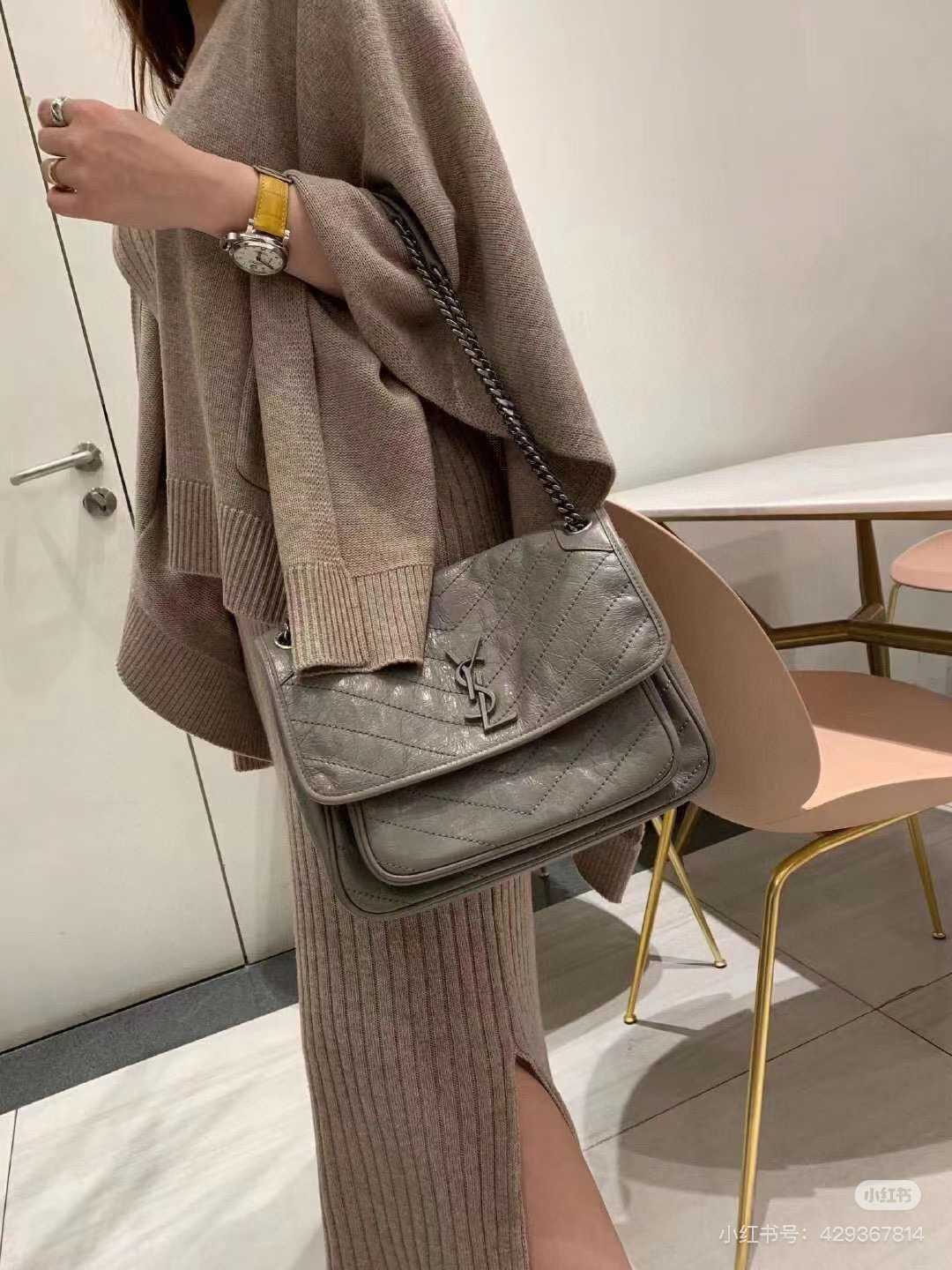 Saint Laurent NIKI 중형 빈티지 레더 숄더백 3