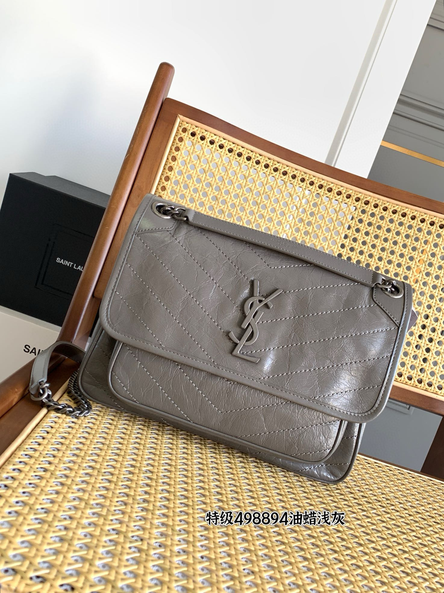 Saint Laurent NIKI 중형 빈티지 레더 숄더백 6