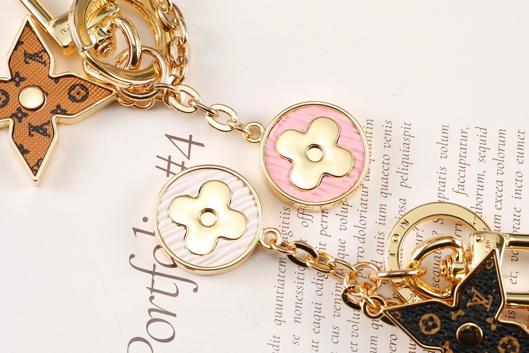 Louis Vuitton 루이비통 모노그램 플라워 LV 로고 참 키링 6