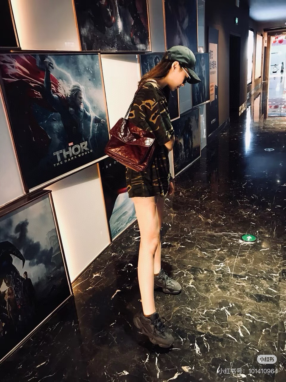 Saint Laurent NIKI 중사이즈 빈티지 레더 체인 숄더백 와인레드 3