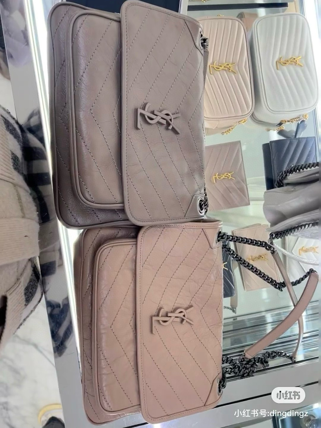 SAINT LAURENT NIKI 중형 빈티지 레더 숄더백 2