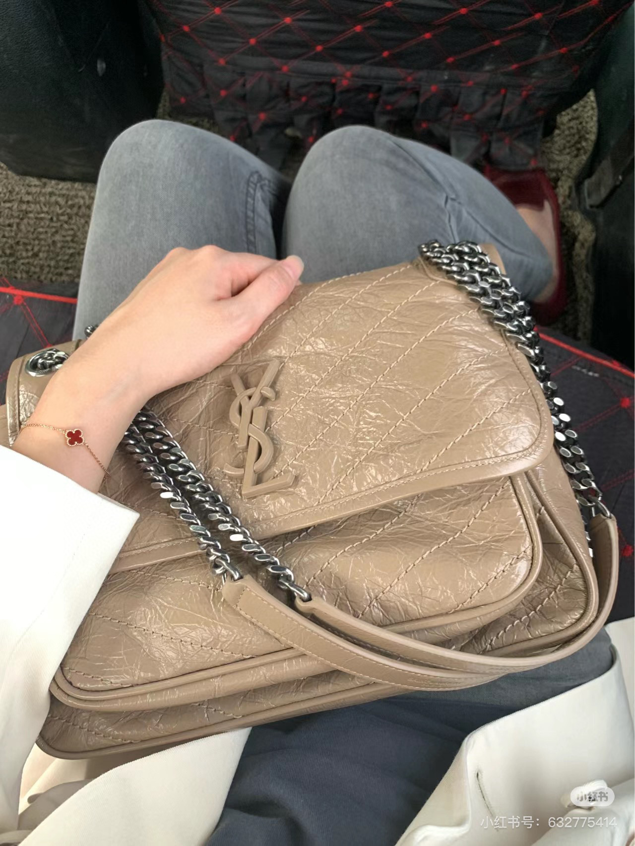 SAINT LAURENT NIKI 중형 빈티지 레더 숄더백 3