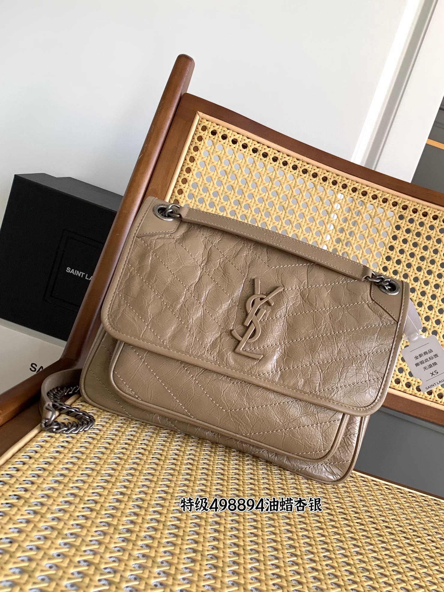 SAINT LAURENT NIKI 중형 빈티지 레더 숄더백 11