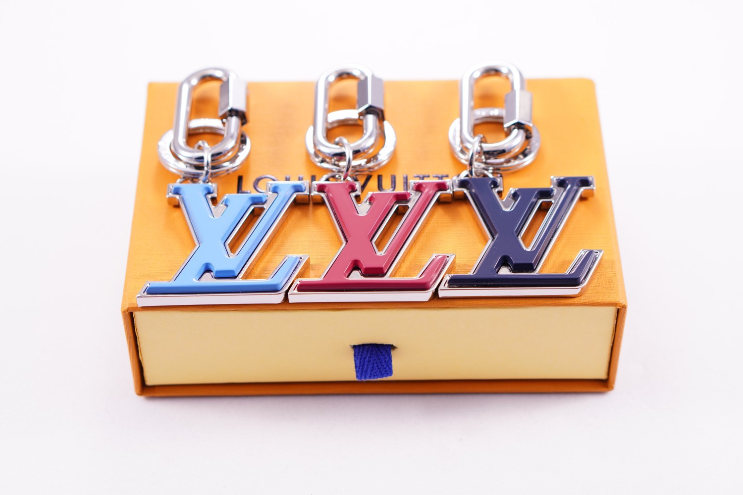 LOUIS VUITTON 루이비통 LV CHROMATIC 키홀더 & 백참 2