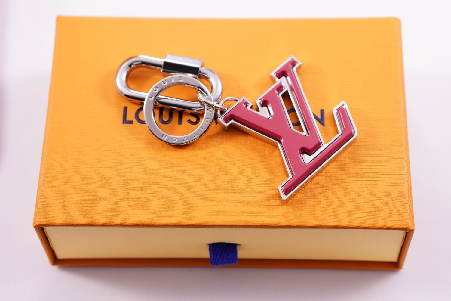 LOUIS VUITTON 루이비통 LV CHROMATIC 키홀더 & 백참 3