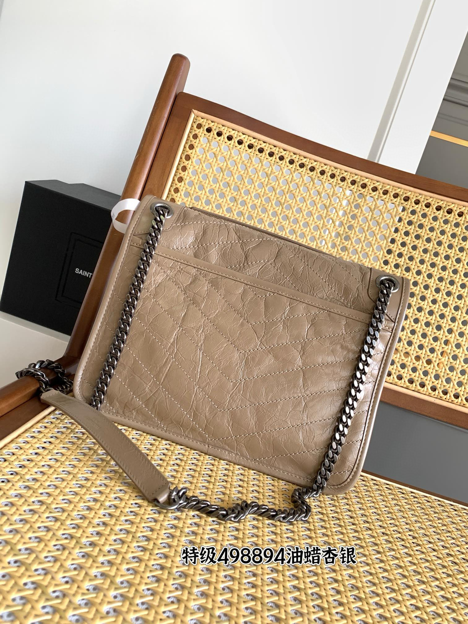 SAINT LAURENT NIKI 중형 빈티지 레더 숄더백 13