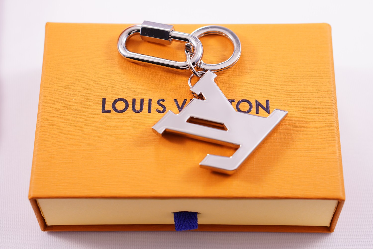 LOUIS VUITTON 루이비통 LV CHROMATIC 키홀더 & 백참 4