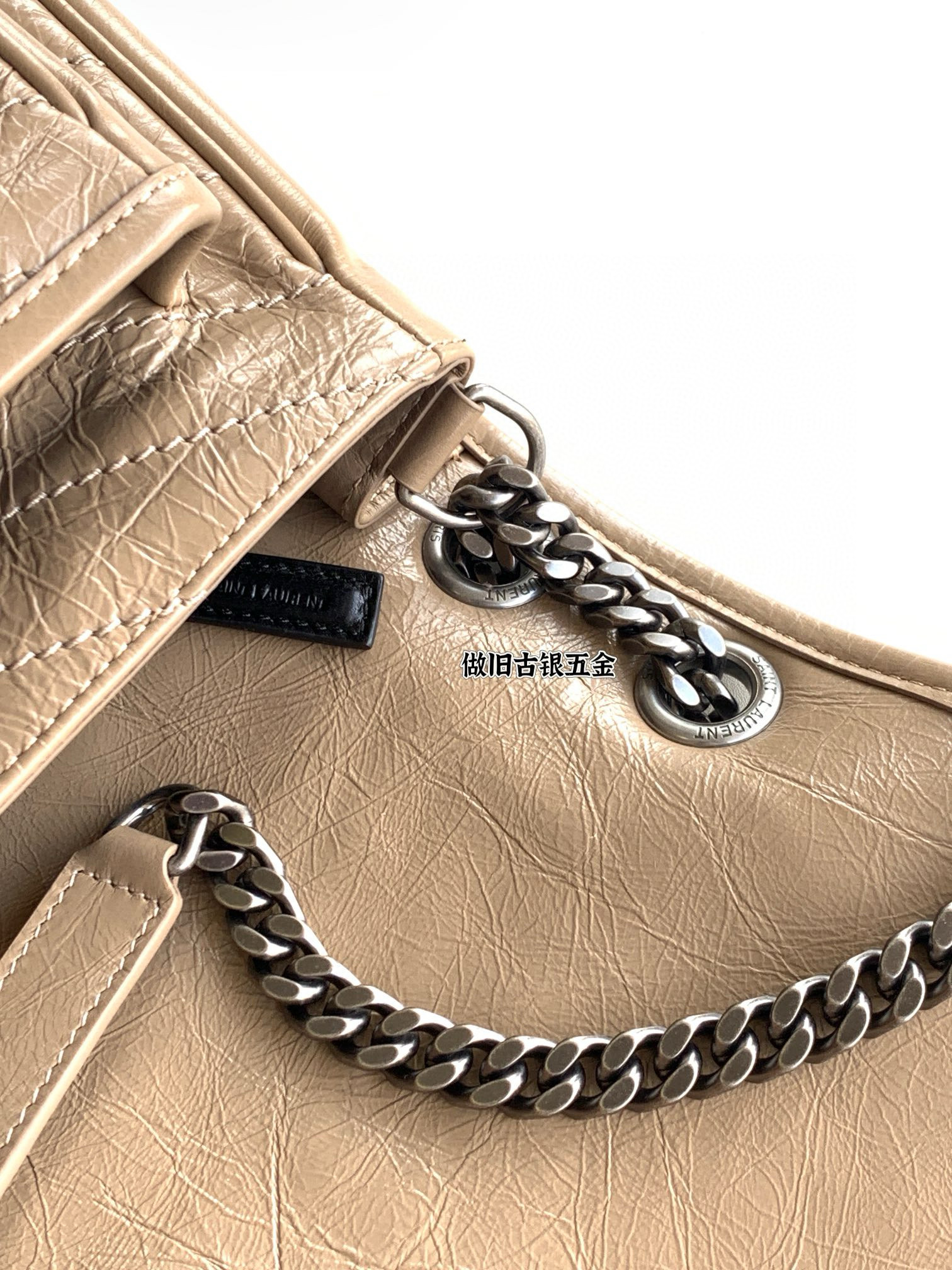 SAINT LAURENT NIKI 중형 빈티지 레더 숄더백 16