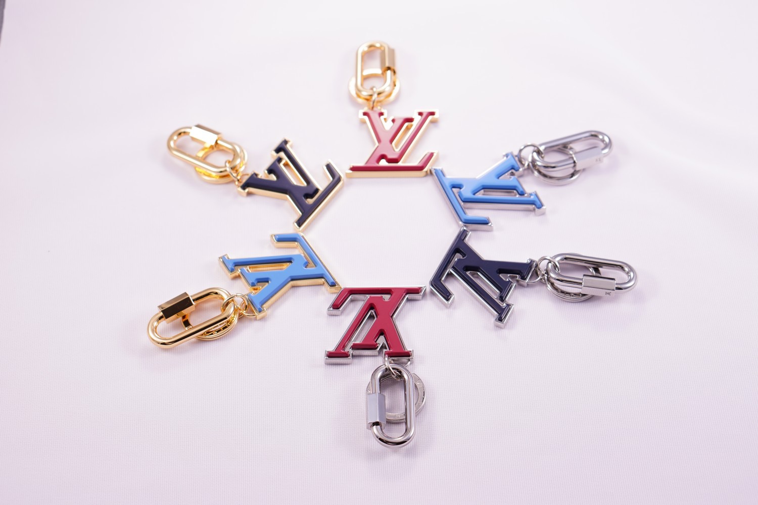 LOUIS VUITTON 루이비통 LV CHROMATIC 키홀더 & 백참 8