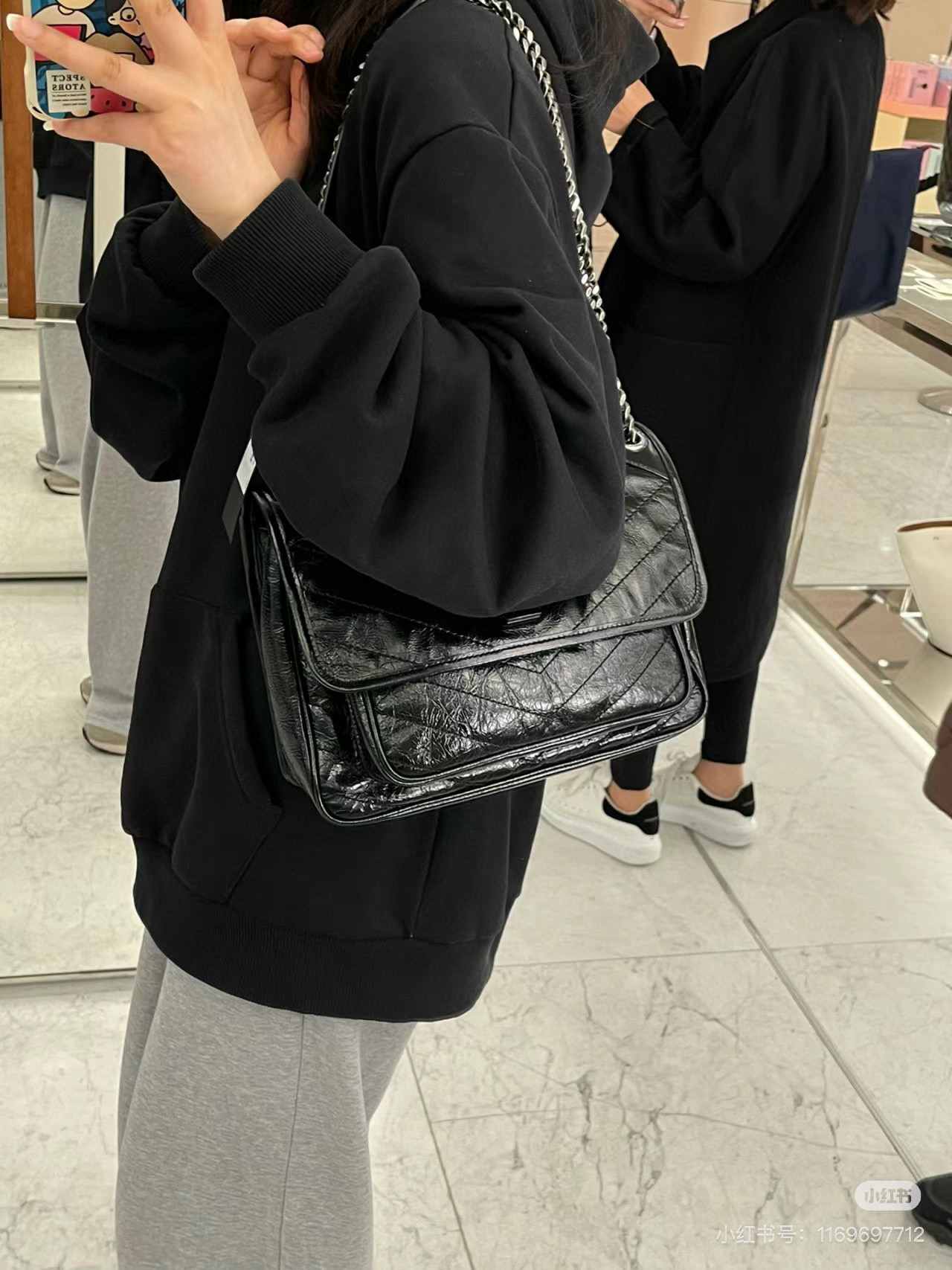 Saint Laurent Niki 중사이즈 빈티지 레더 숄더백 1