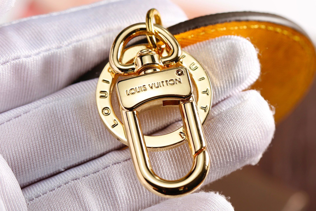 Louis Vuitton 루이비통 파리 쇼핑 일러스트 라운드 키링 참 7