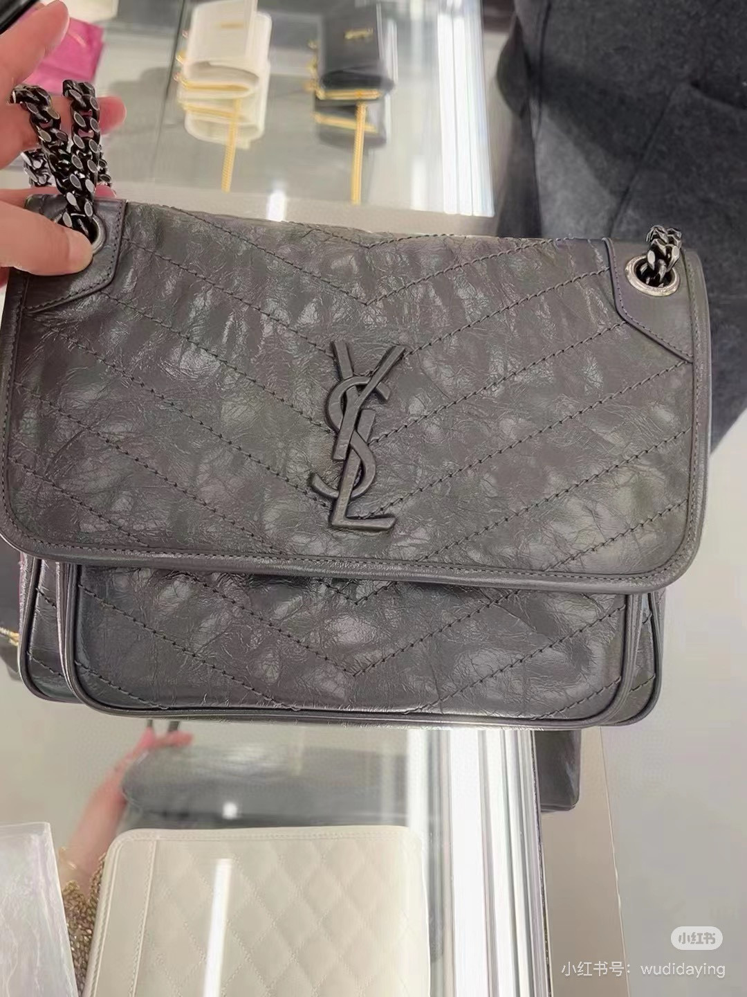 Saint Laurent NIKI 중형 빈티지 레더 숄더백 6