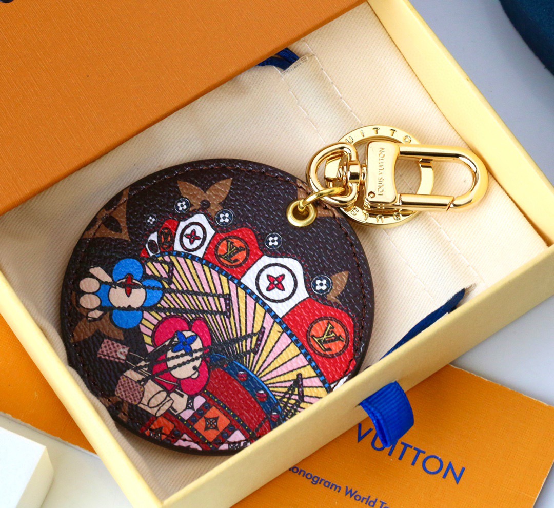 Louis Vuitton 루이비통 모노그램 회전목마 라운드 키홀더 참 3