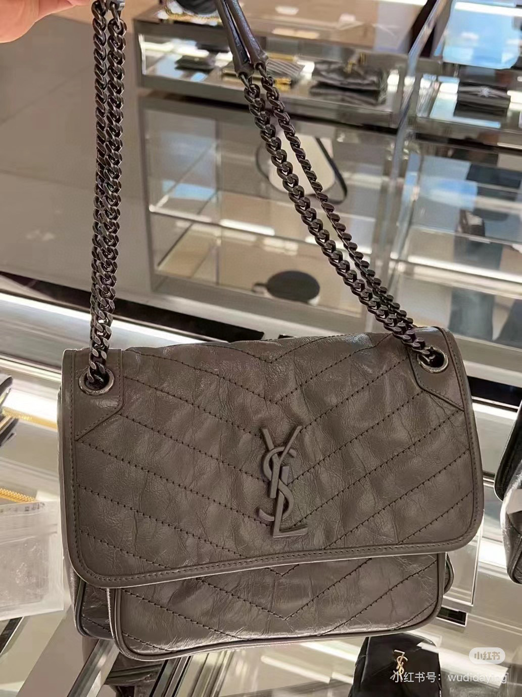 Saint Laurent NIKI 중형 빈티지 레더 숄더백 8