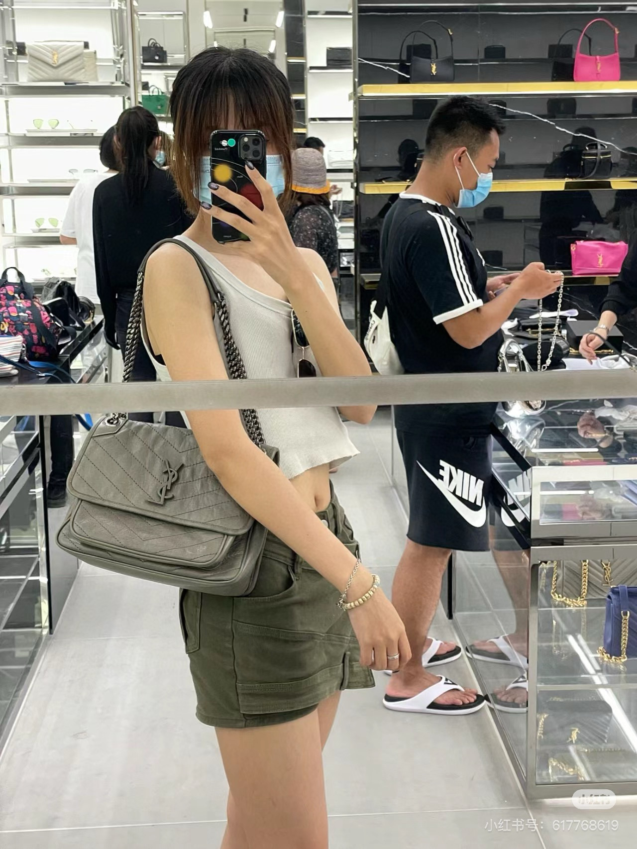 Saint Laurent NIKI 중형 빈티지 레더 숄더백 9