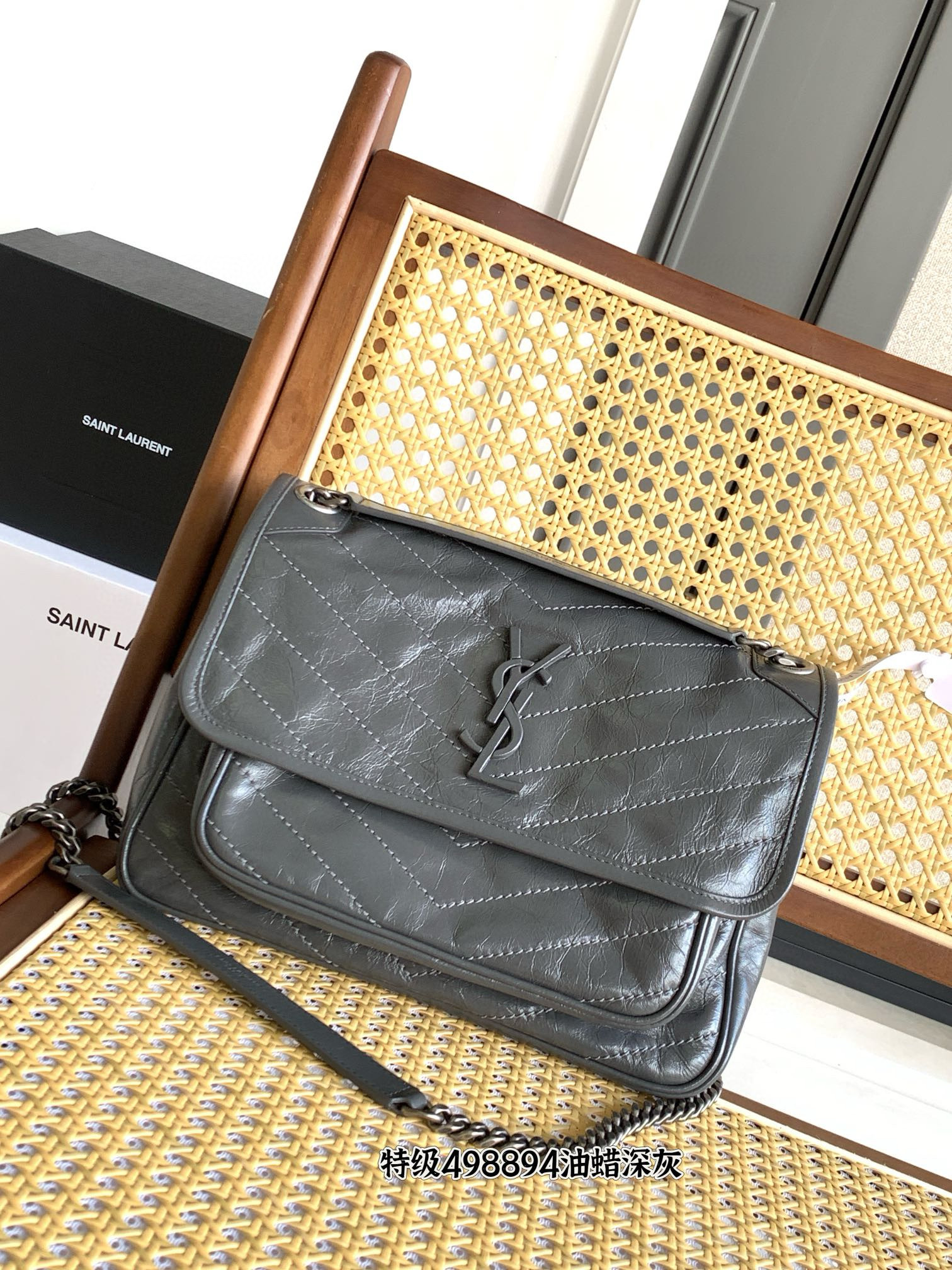 Saint Laurent NIKI 중형 빈티지 레더 숄더백 15