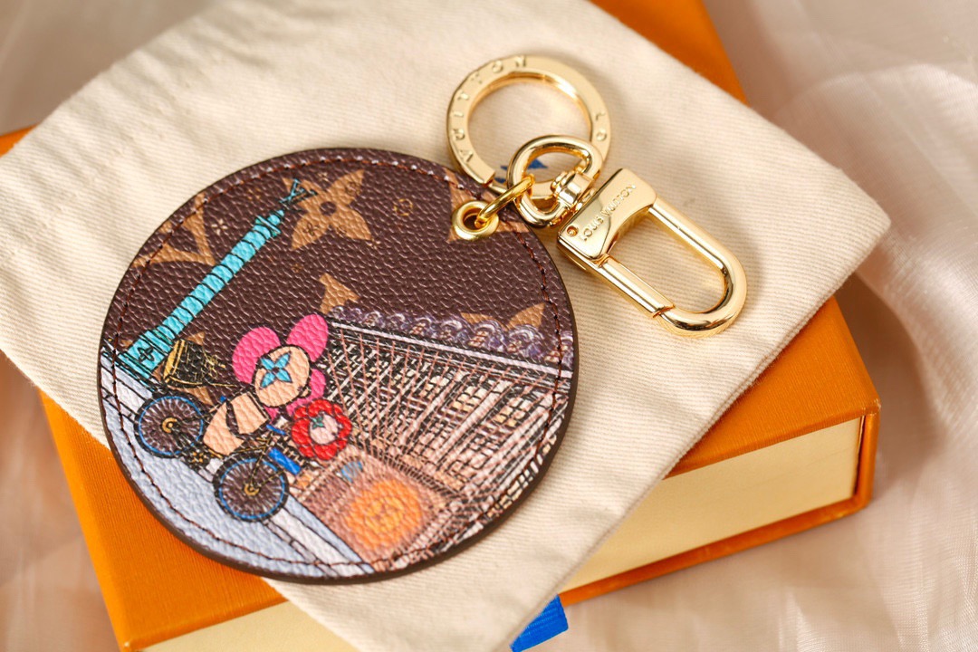 Louis Vuitton 루이비통 라운드 모노그램 일러스트 키홀더 참 2