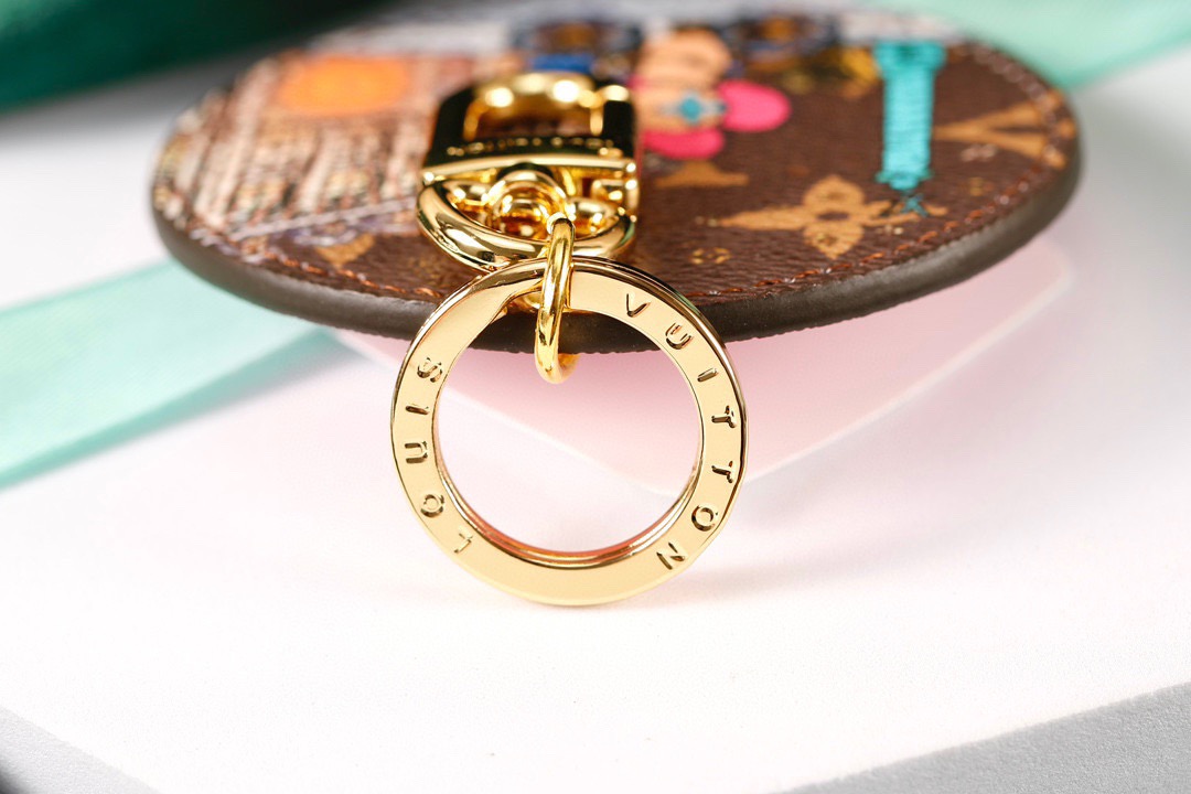 Louis Vuitton 루이비통 라운드 모노그램 일러스트 키홀더 참 4