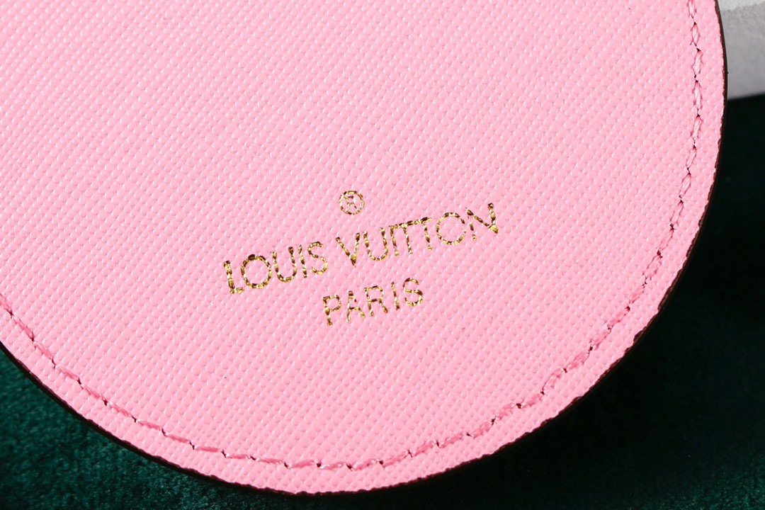 Louis Vuitton 루이비통 라운드 모노그램 일러스트 키홀더 참 7