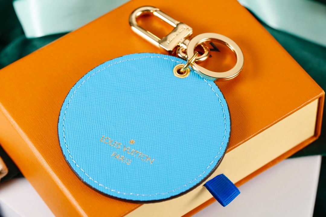 Louis Vuitton 루이비통 라운드 모노그램 일러스트 키홀더 참 9