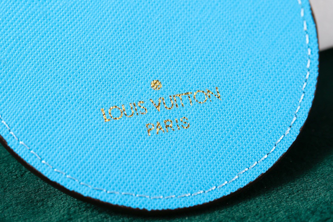 Louis Vuitton 루이비통 라운드 모노그램 일러스트 키홀더 참 11