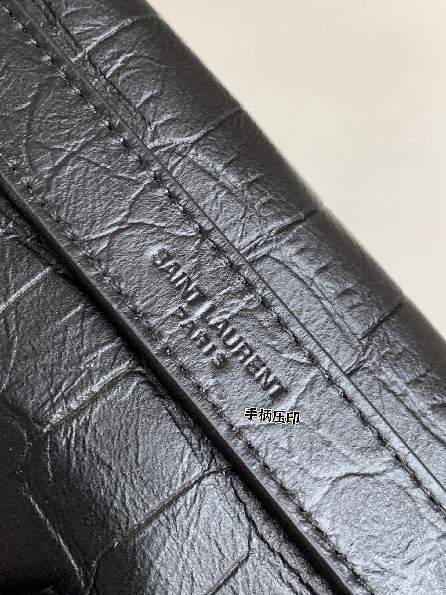 Saint Laurent NIKI 중형 악어 엠보싱 가죽 숄더백 16