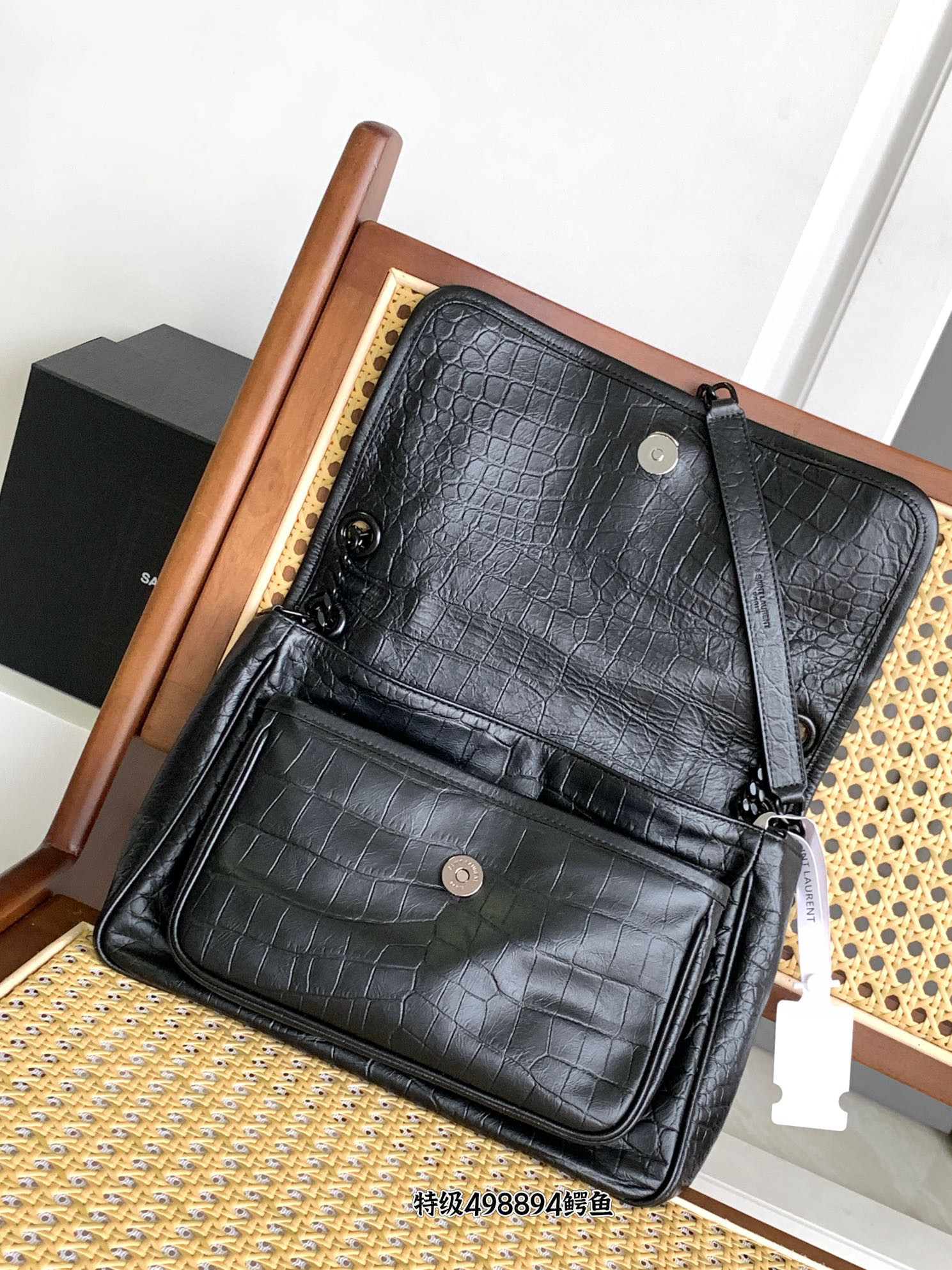 Saint Laurent NIKI 중형 악어 엠보싱 가죽 숄더백 17