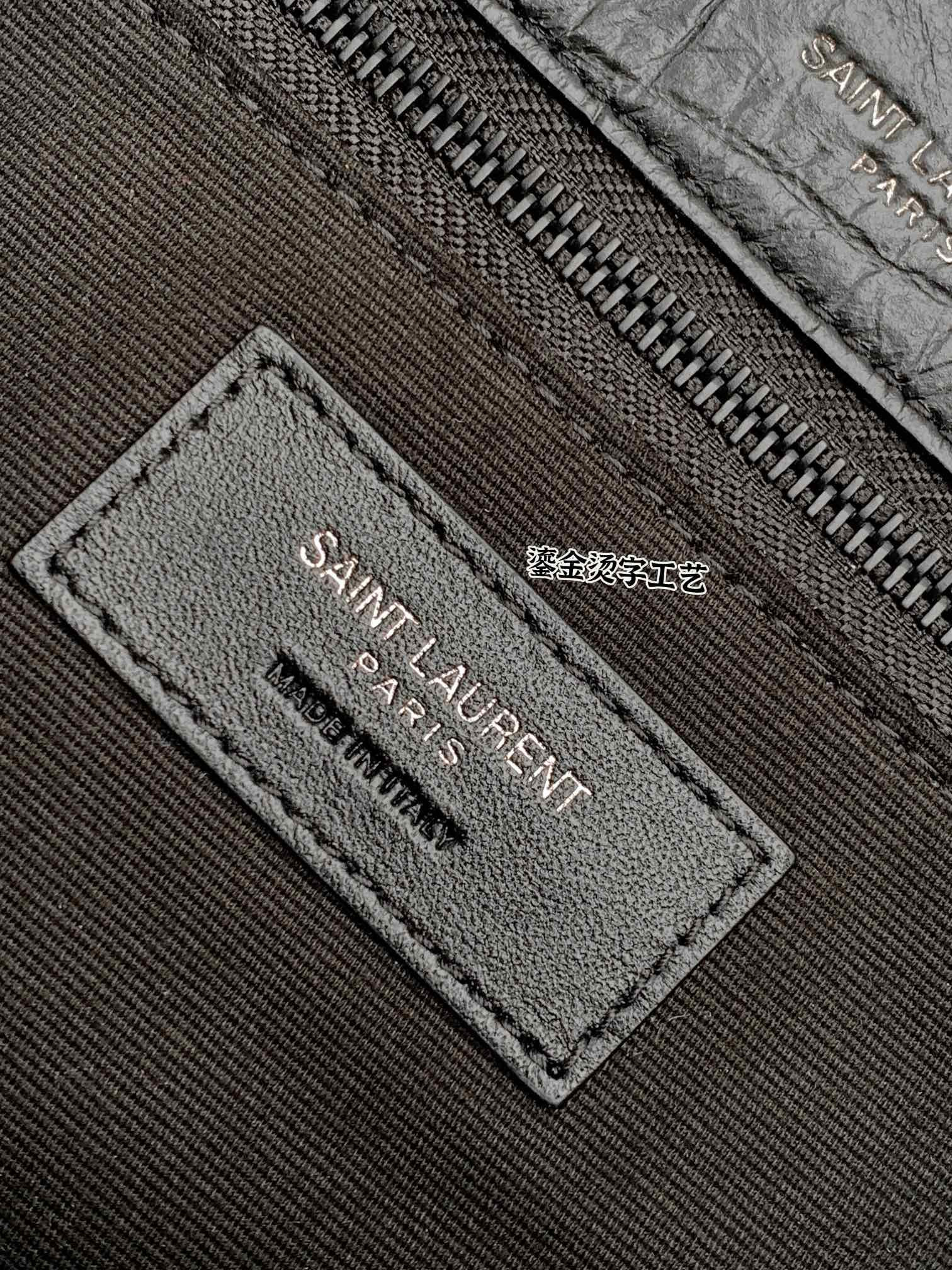 Saint Laurent NIKI 중형 악어 엠보싱 가죽 숄더백 19