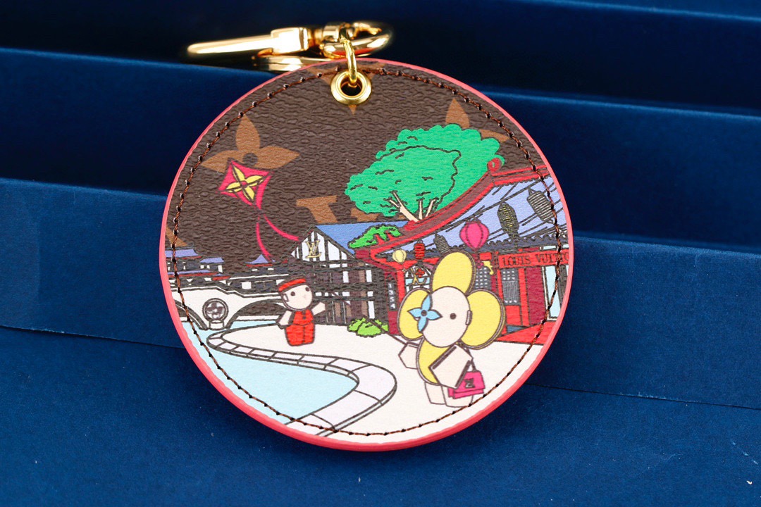 Louis Vuitton 루이비통 라운드 모노그램 일러스트 키홀더 참 28